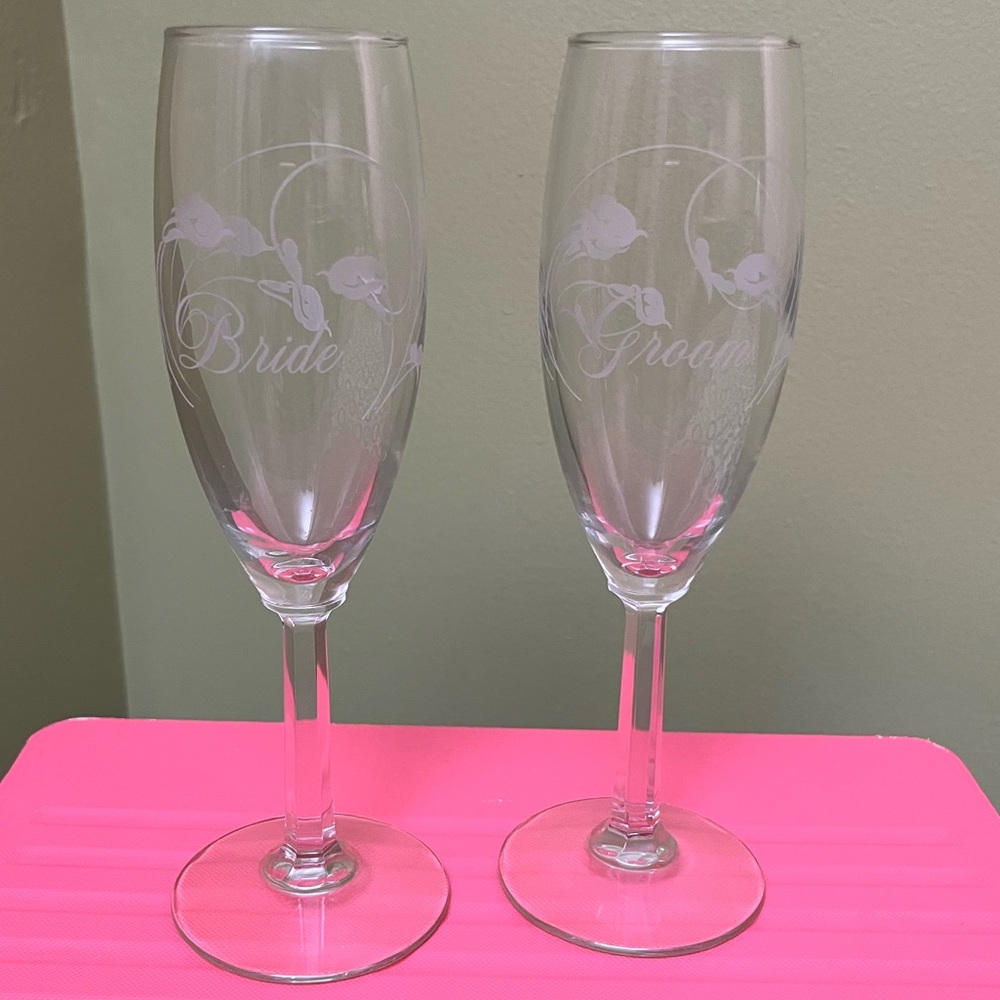 Set of Vintage Etched Bride and Groom Champagne Flutes 🥂